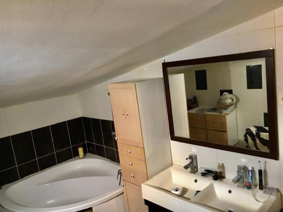 Le Depot Appartement Du Canal 80M2 A Champvert Экстерьер фото